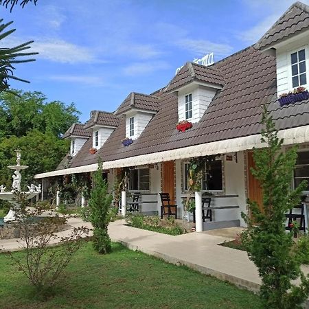 Charisma Resort Suan Phueng Esterno foto