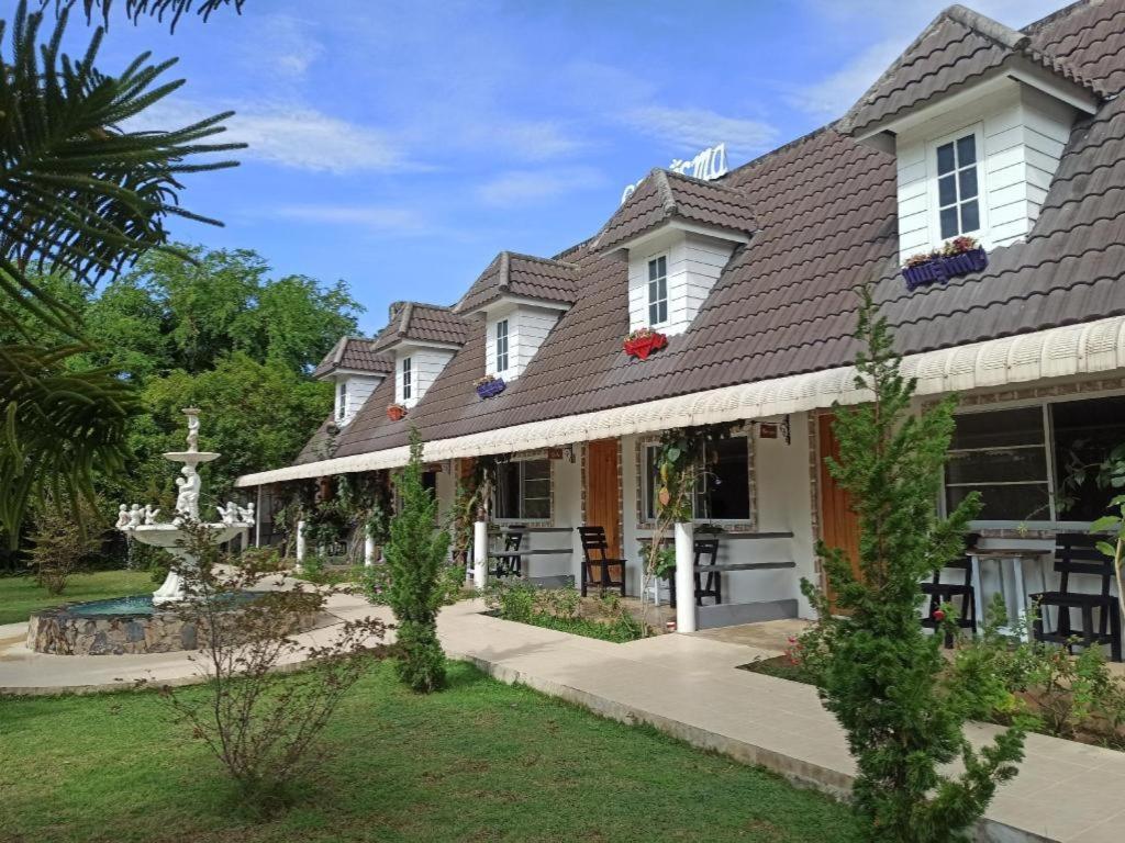 Charisma Resort Suan Phueng Esterno foto