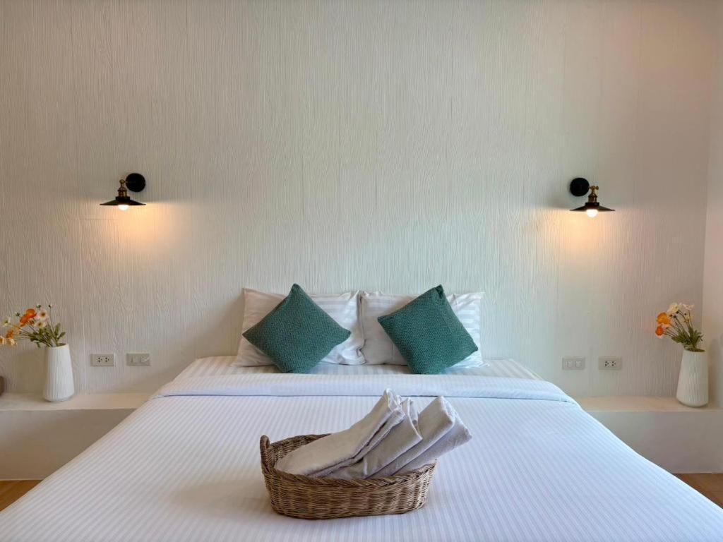 Charisma Resort Suan Phueng Esterno foto