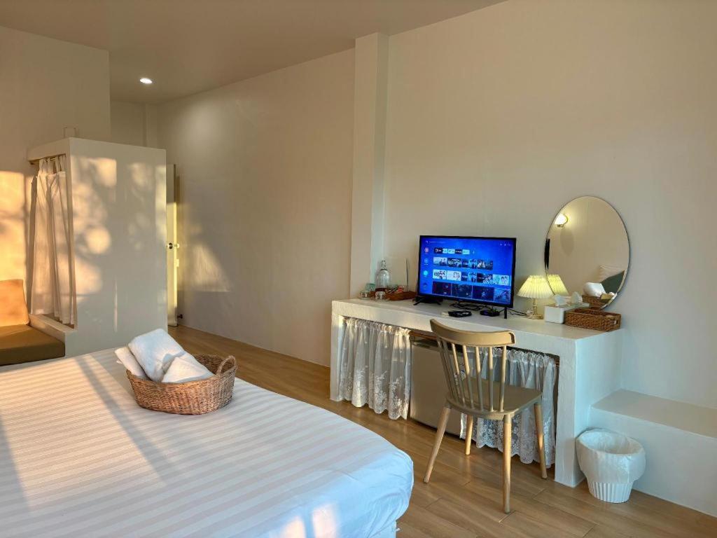 Charisma Resort Suan Phueng Esterno foto